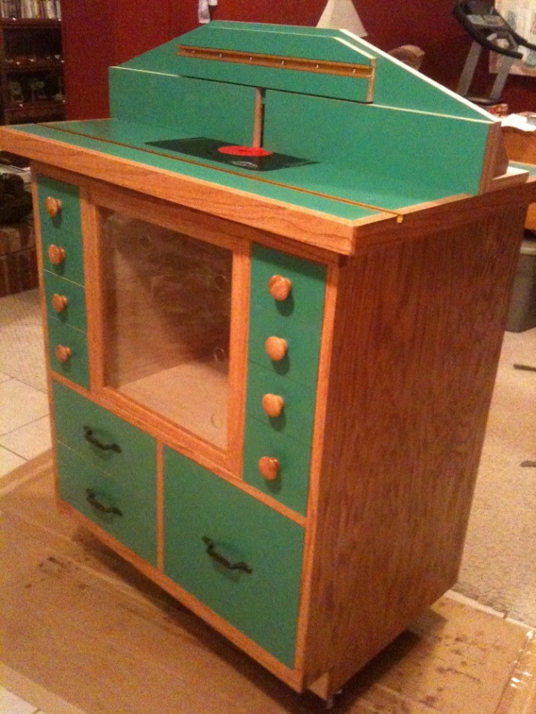 A must-have Router Table – Free Plans!